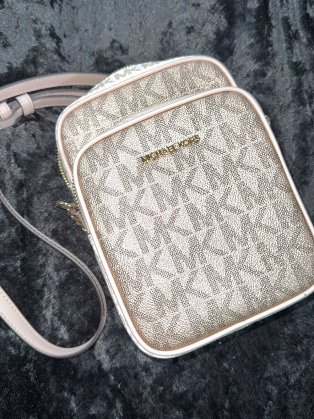 Michael kors crossbody